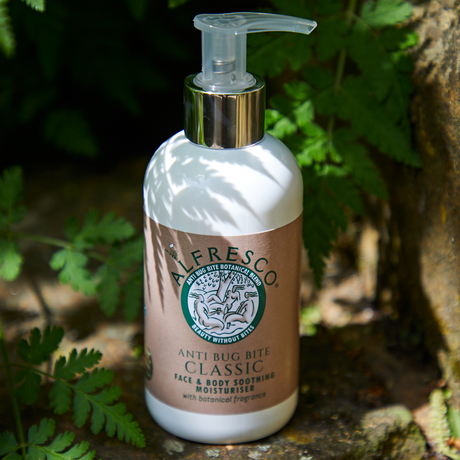 natural outdoor insect repellent