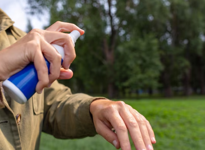 Packing Natural Insect Repellent for Hiking and Wild Picnics